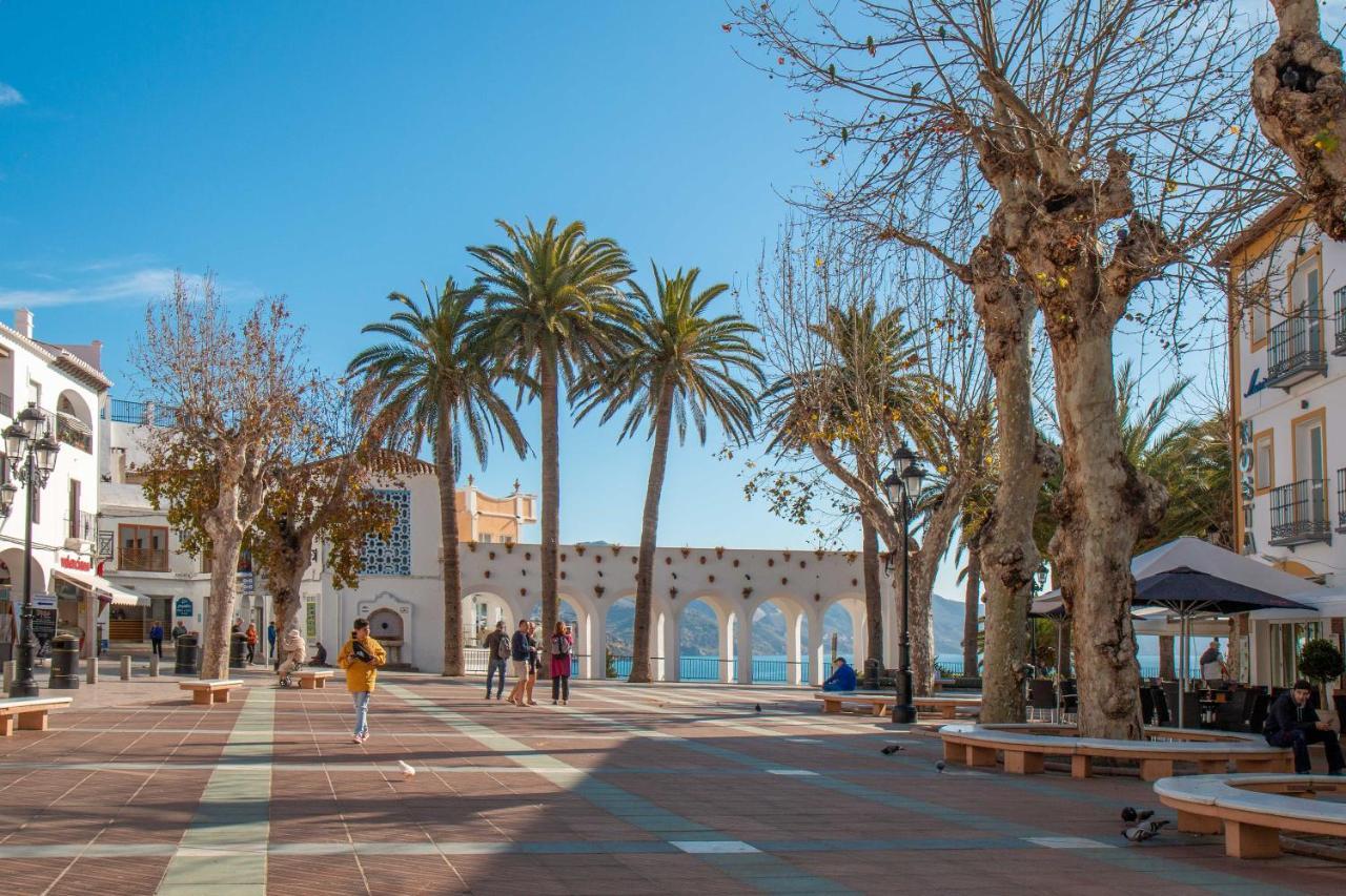 Apartamentos Vacacional En Plaza De Espana Nerja Luaran gambar