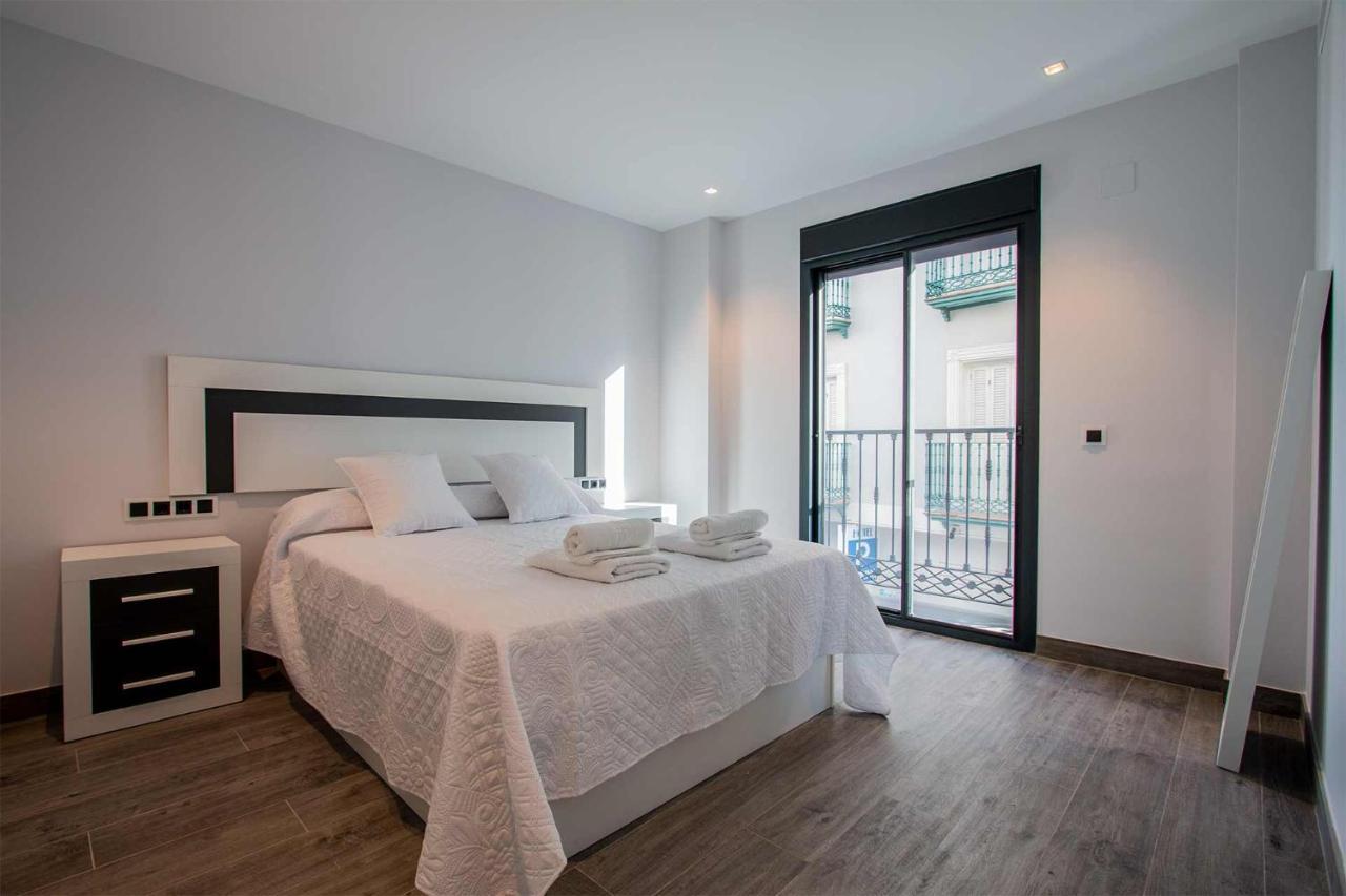 Apartamentos Vacacional En Plaza De Espana Nerja Luaran gambar